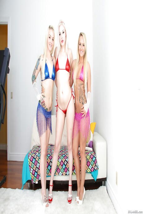 Excellent girls Tiffany Taylor B, Cali Carter and Jenna Ivory make soft lesbian action 