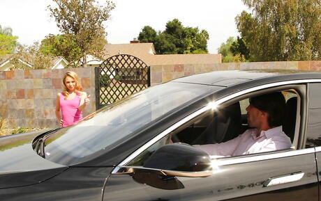 Amazing american blonde Angel Smalls fucked in her shaved pussy after hot cocksucking outside